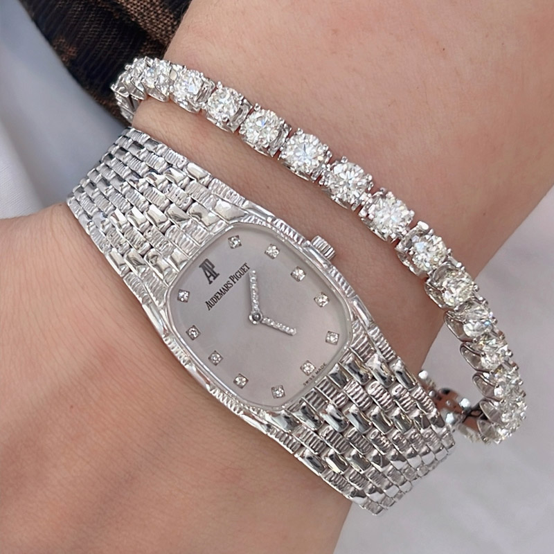 VANTYRE lab grown diamond bracelet or bangle.