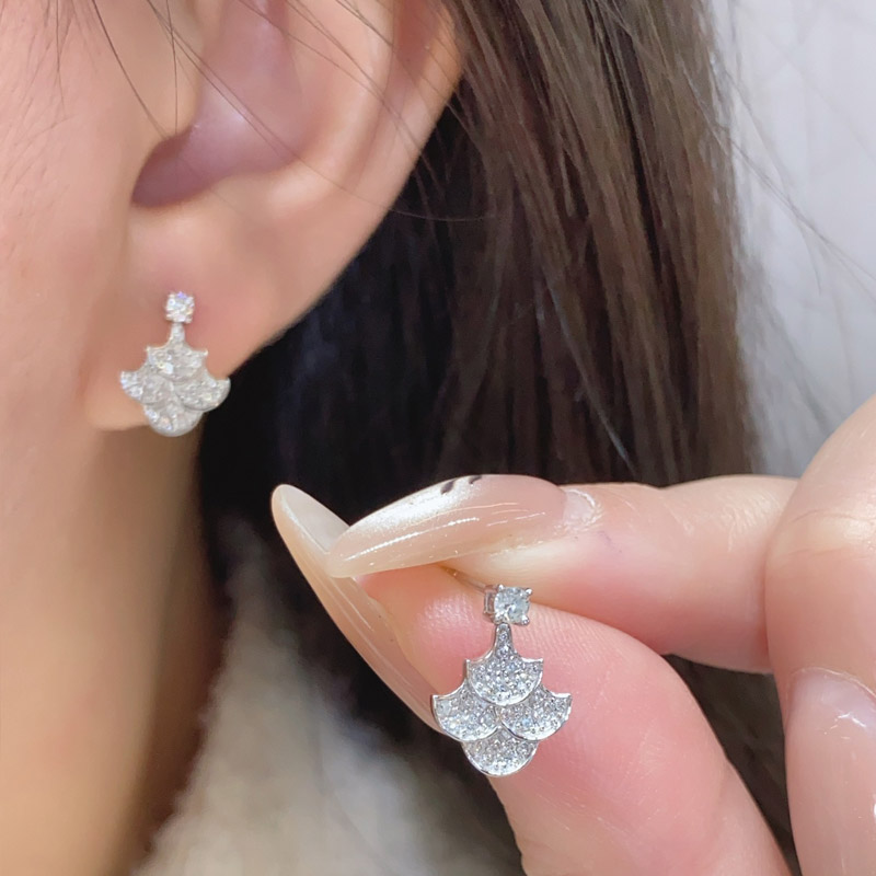 VANTYRE lab grown diamond earrings.
