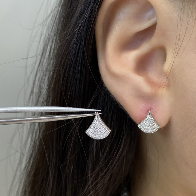 VANTYRE lab grown diamond earrings.