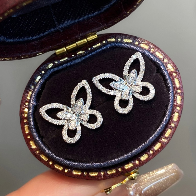 VANTYRE lab grown diamond earrings.
