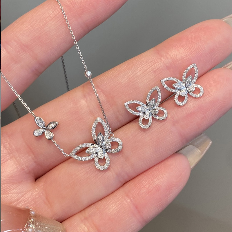 VANTYRE lab grown diamond earrings.