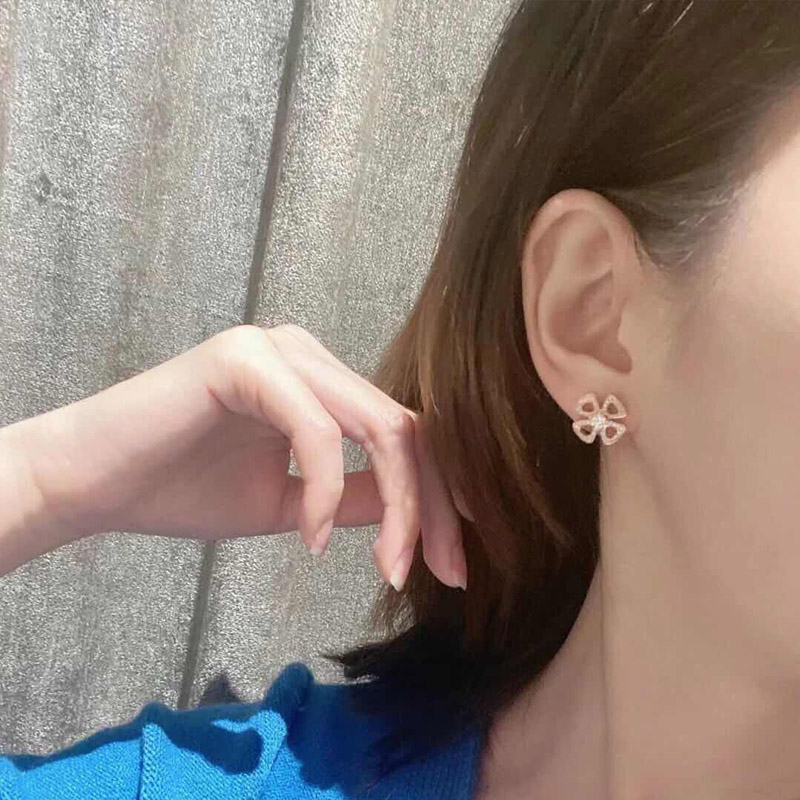 VANTYRE lab grown diamond earrings.