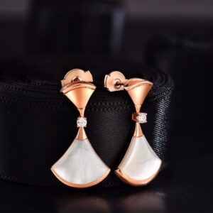 VANTYRE lab grown diamond earrings.