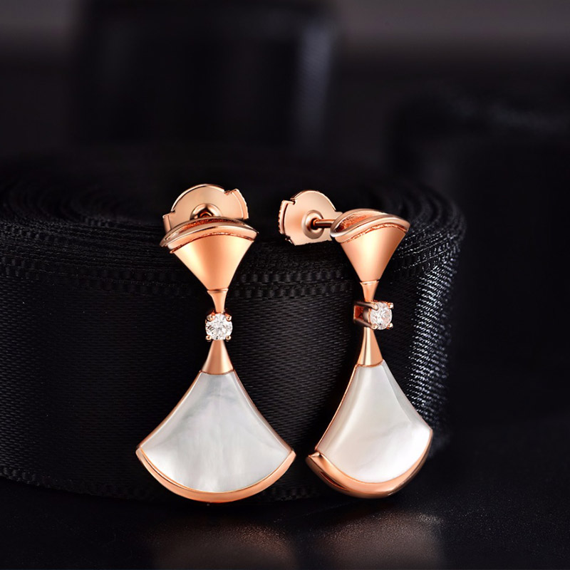 VANTYRE lab grown diamond earrings.