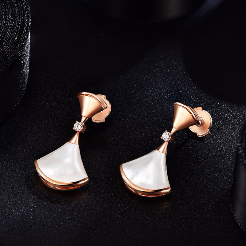 VANTYRE lab grown diamond earrings.