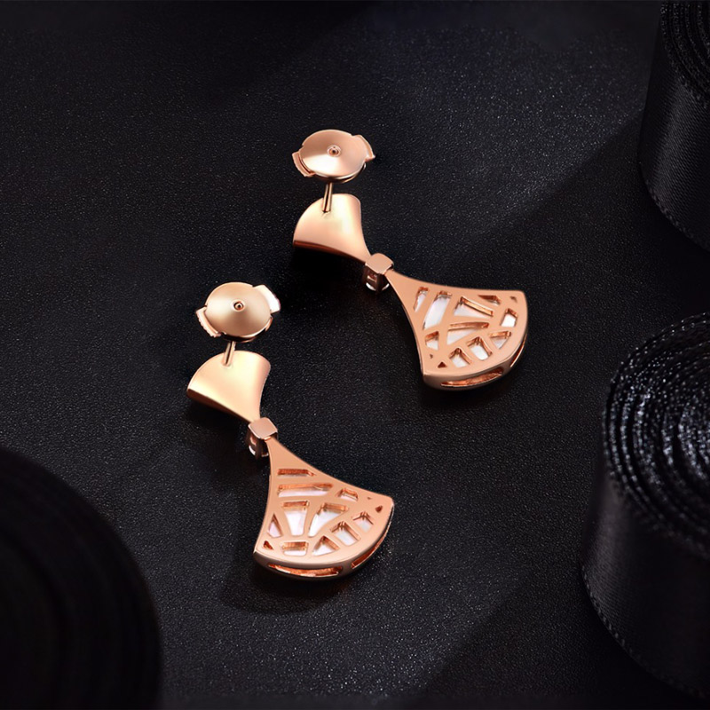 VANTYRE lab grown diamond earrings.