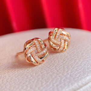 VANTYRE lab grown diamond earrings.