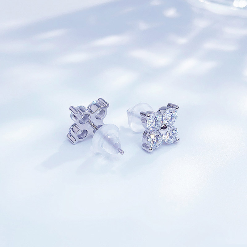 VANTYRE lab grown diamond round earrings.