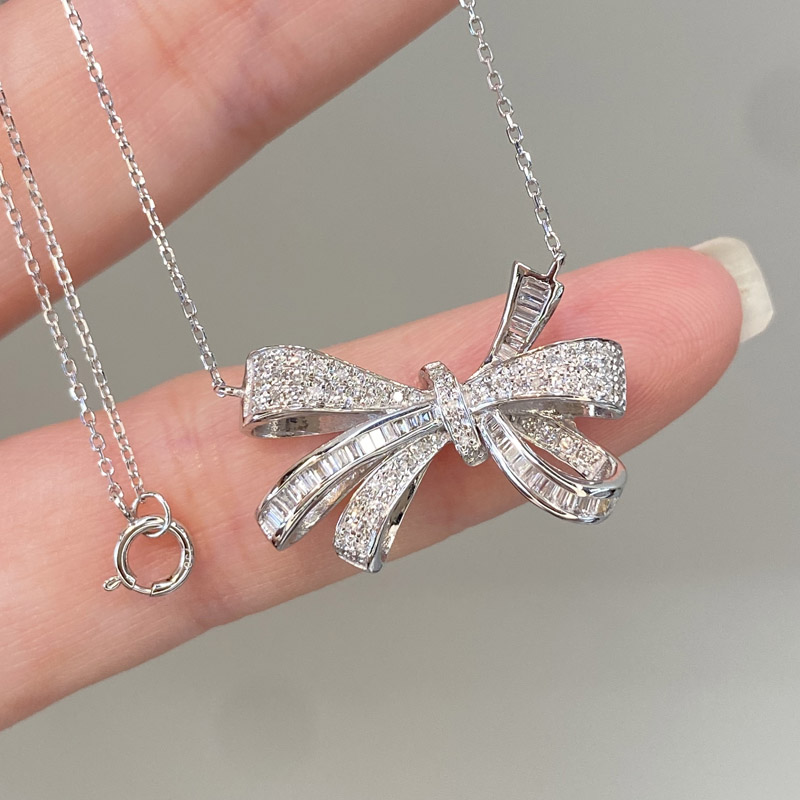 VANTYRE lab grown diamond necklace or pendant.
