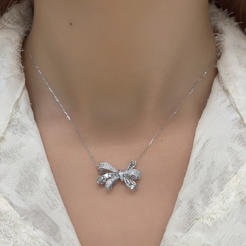 VANTYRE lab grown diamond necklace or pendant.