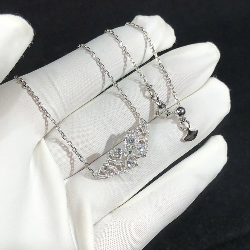 VANTYRE lab grown diamond necklace or pendant.