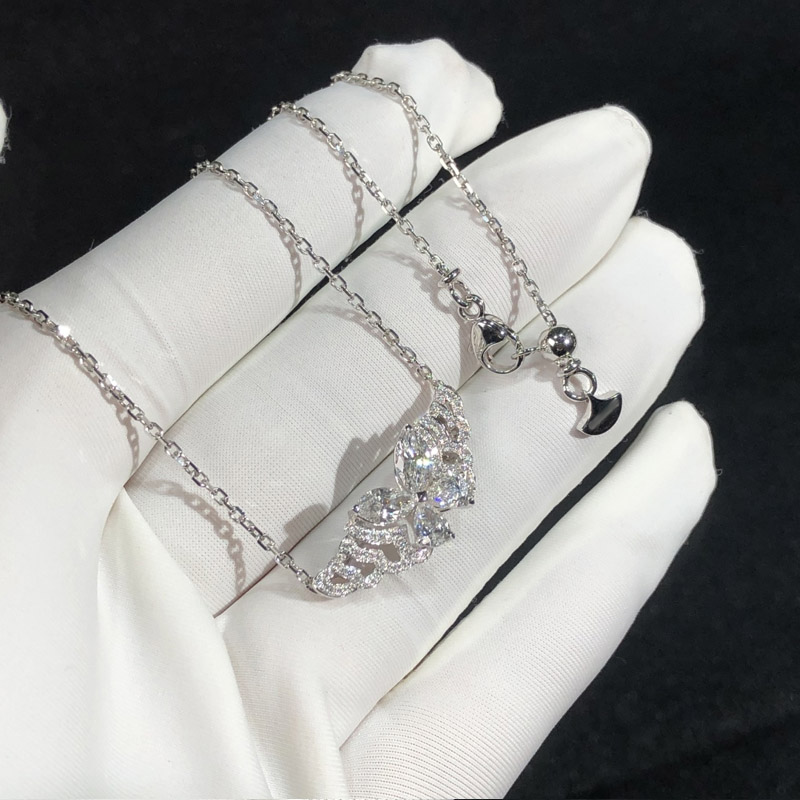 VANTYRE lab grown diamond necklace or pendant.