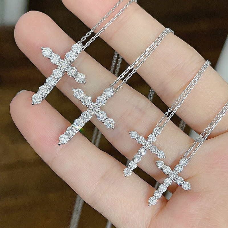 VANTYRE lab grown diamond necklace or pendant.