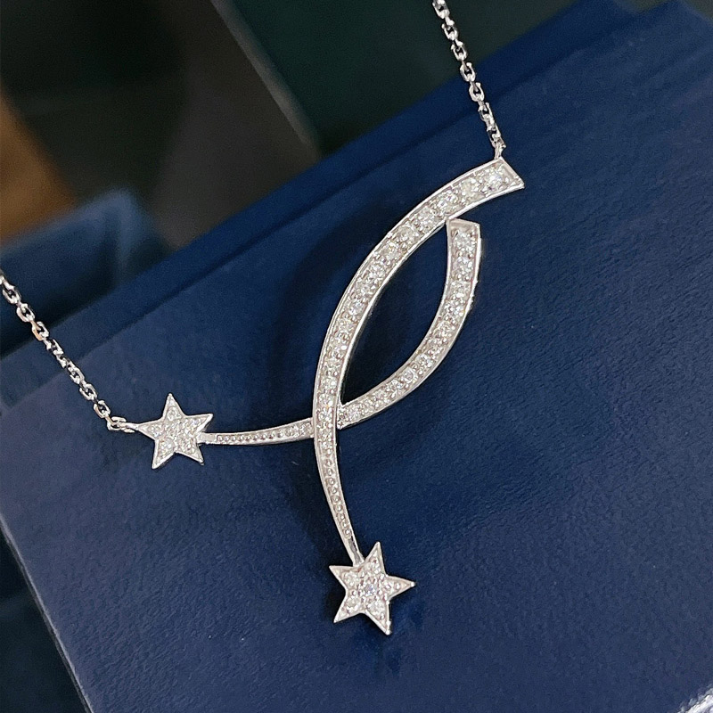 VANTYRE lab grown diamond necklace or pendant.