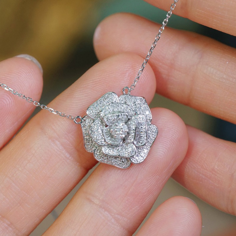 VANTYRE lab grown diamond necklace or pendant.