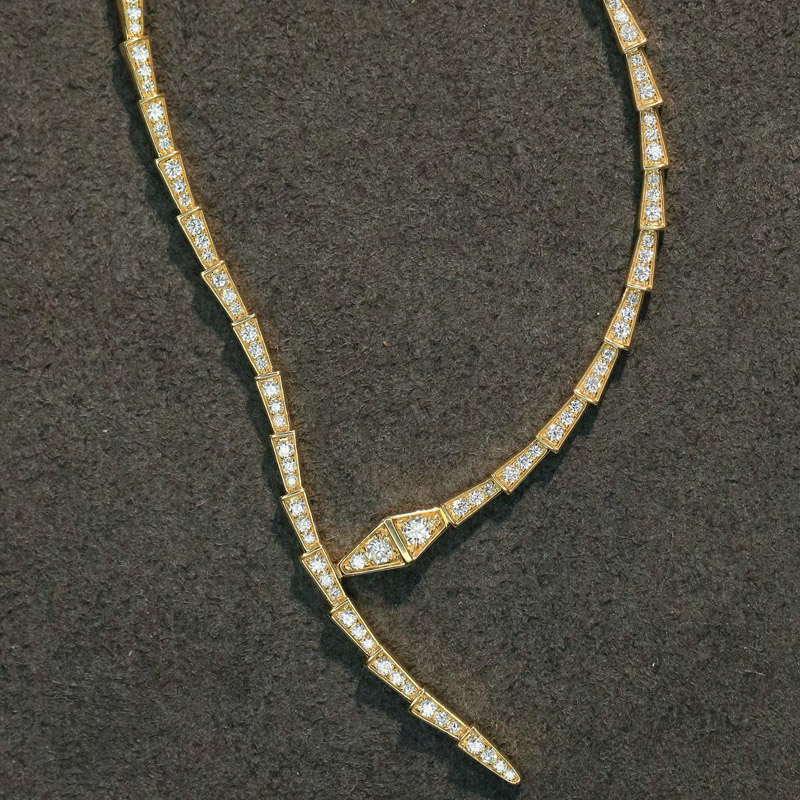VANTYRE lab grown diamond necklace or pendant.