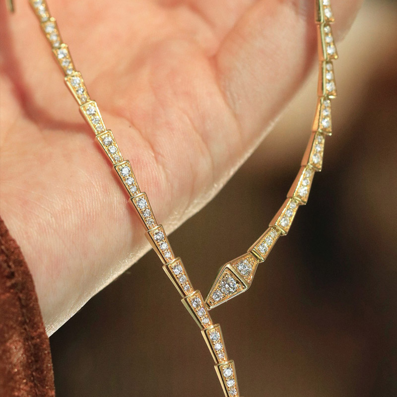 VANTYRE lab grown diamond necklace or pendant.