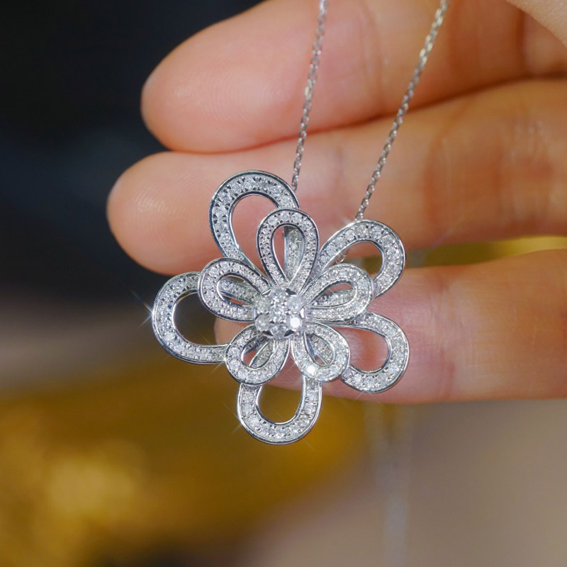 VANTYRE lab grown diamond necklace or pendant.