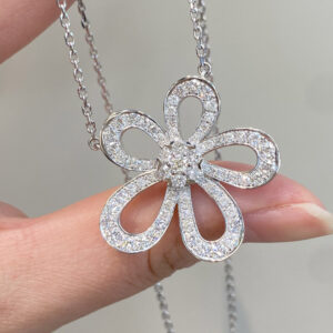VANTYRE lab grown diamond necklace or pendant.