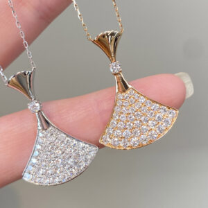 VANTYRE lab grown diamond necklace or pendant.