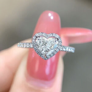 VANTYRE Labgrowndiamond heart Halo Ring