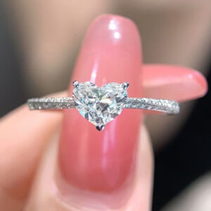 VANTYRE Labgrowndiamond heart Halo Ring