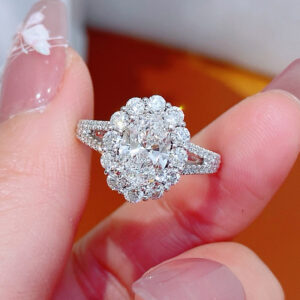 VANTYRE Labgrowndiamond oval Halo Ring
