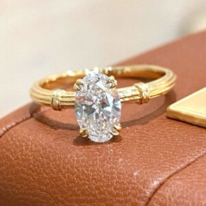 VANTYRE Labgrowndiamond oval Halo Ring