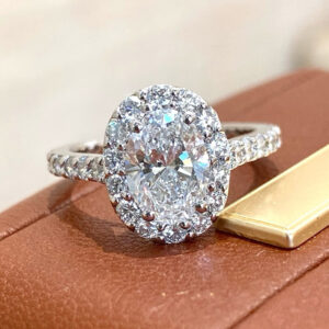 VANTYRE Labgrowndiamond oval Halo Ring