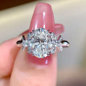 VANTYRE Labgrowndiamond oval Halo Ring