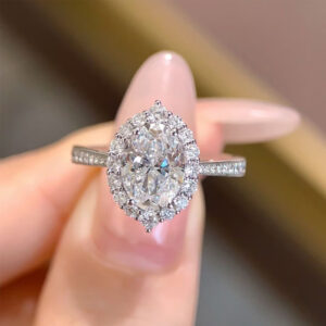 VANTYRE Labgrowndiamond oval Halo Ring