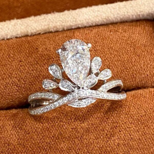 VANTYRE Labgrowndiamond pear Halo Ring