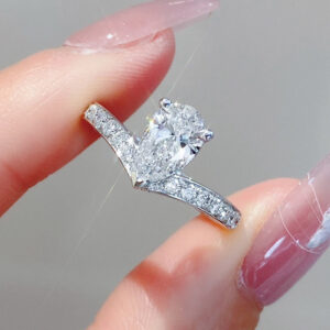 VANTYRE Labgrowndiamond pear Halo Ring