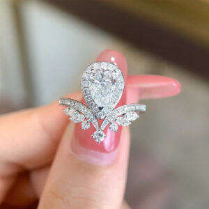 VANTYRE Labgrowndiamond pear Halo Ring