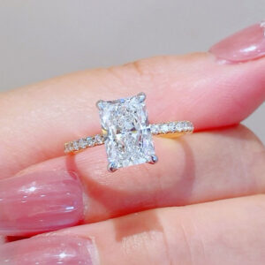 VANTYRE Labgrowndiamond radiant Halo Ring