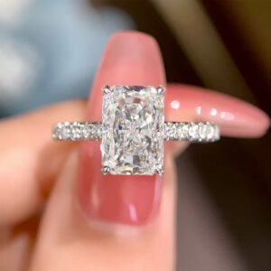 VANTYRE Labgrowndiamond radiant Halo Ring